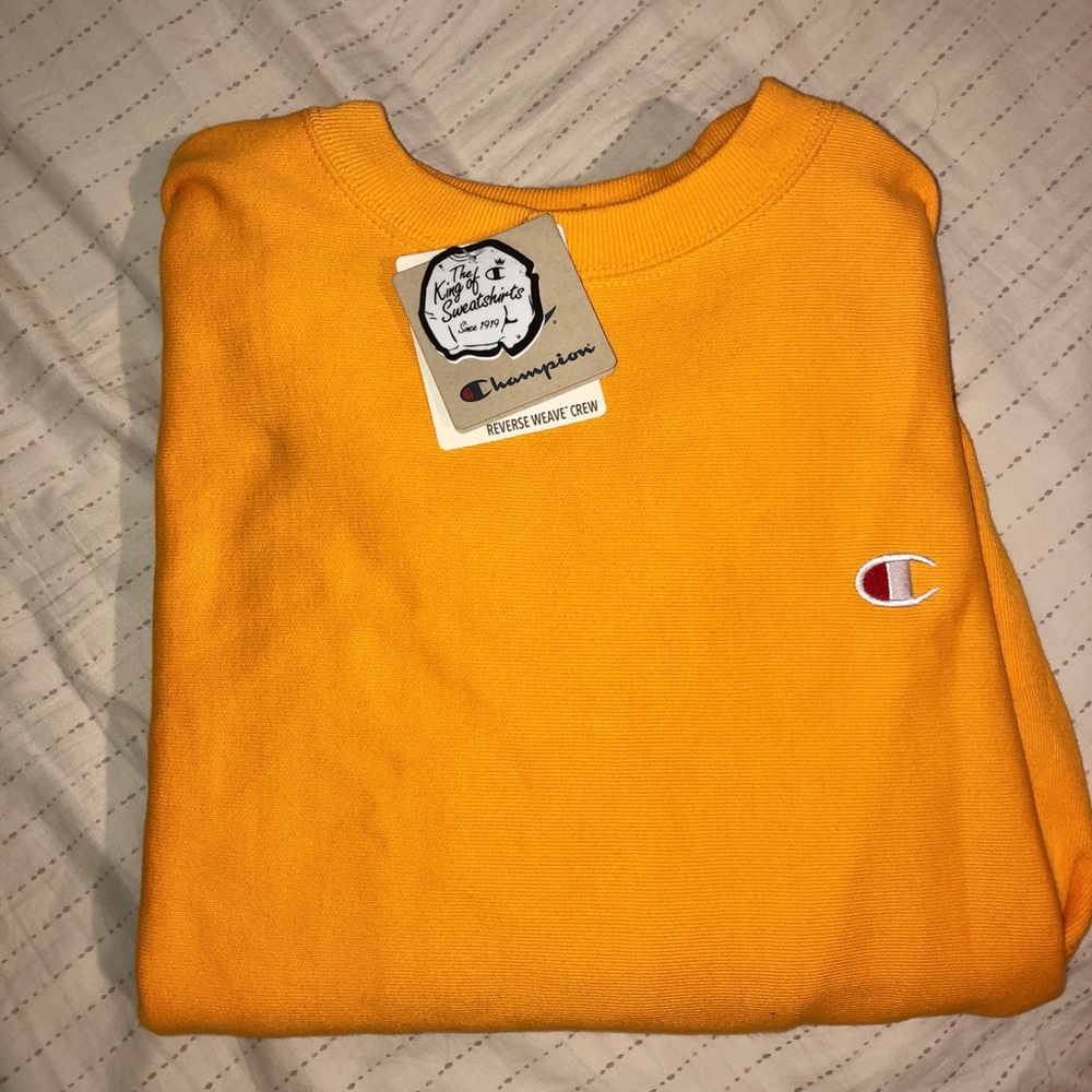 Men’s champion yellow crew sweatshirt